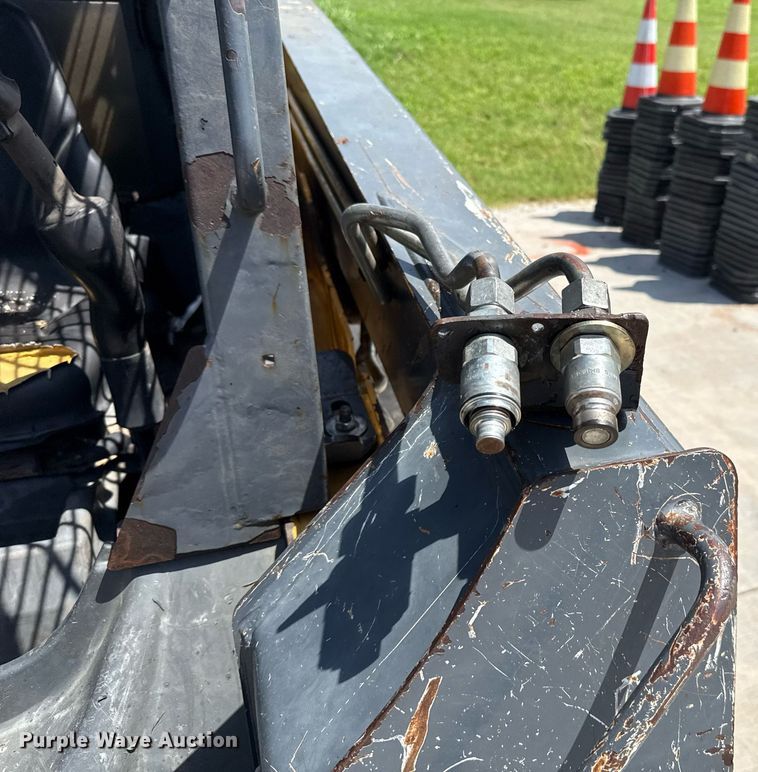 image for item EJ4725 2011 John Deere 320D skid steer loader