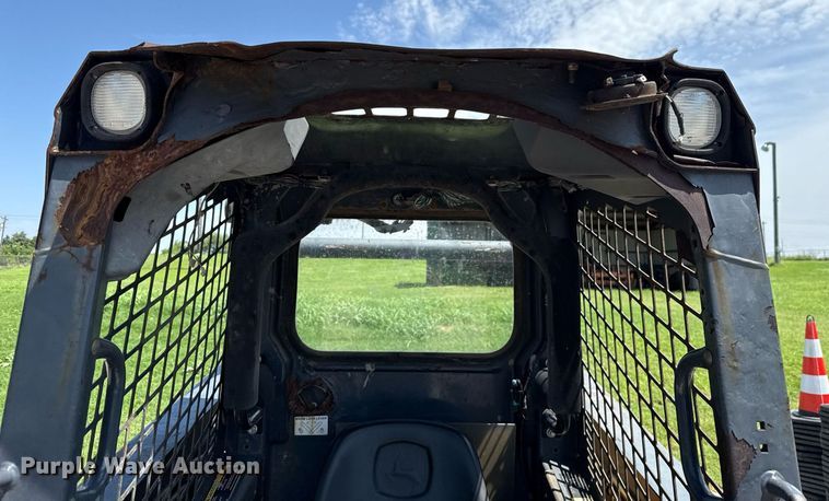 image for item EJ4725 2011 John Deere 320D skid steer loader