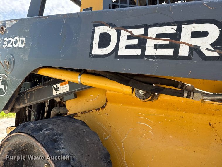 image for item EJ4725 2011 John Deere 320D skid steer loader