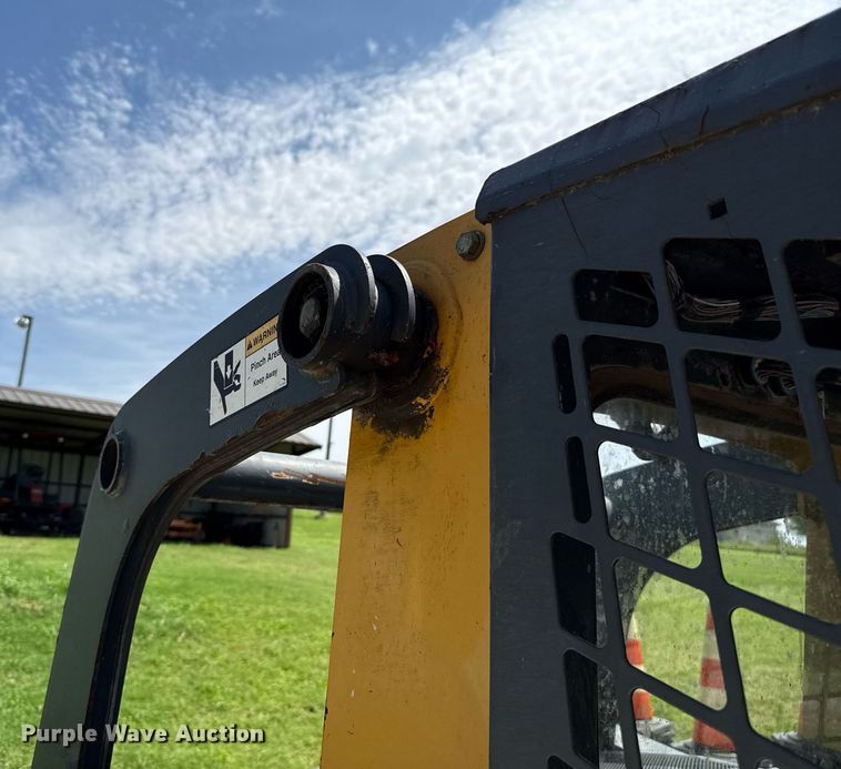 image for item EJ4725 2011 John Deere 320D skid steer loader