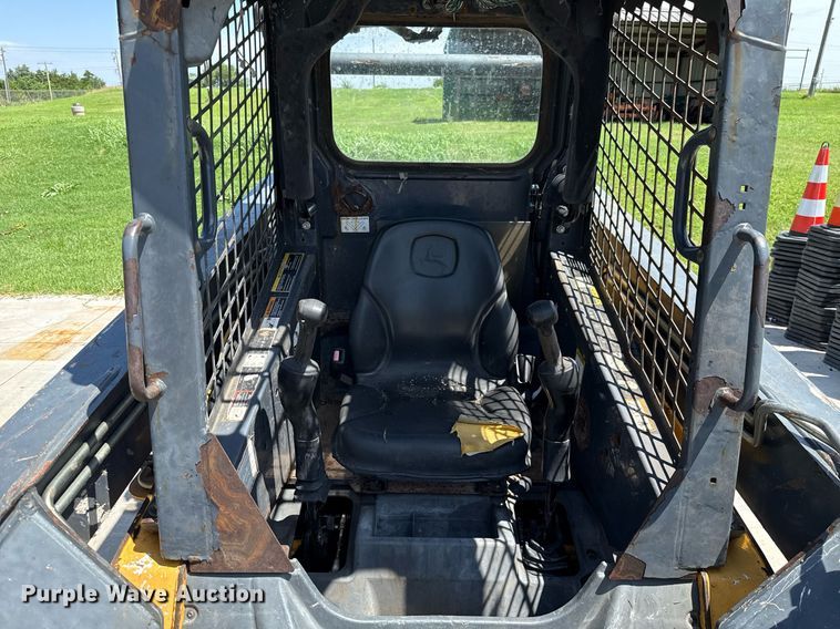 image for item EJ4725 2011 John Deere 320D skid steer loader