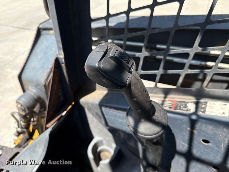 image for item EJ4725 2011 John Deere 320D skid steer loader