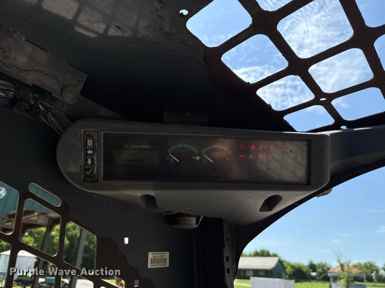 image for item EJ4725 2011 John Deere 320D skid steer loader