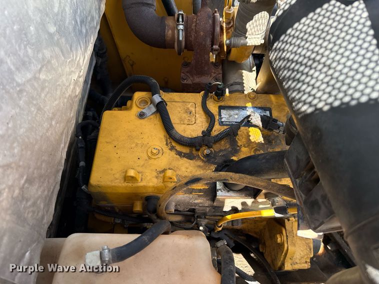 image for item EJ4725 2011 John Deere 320D skid steer loader