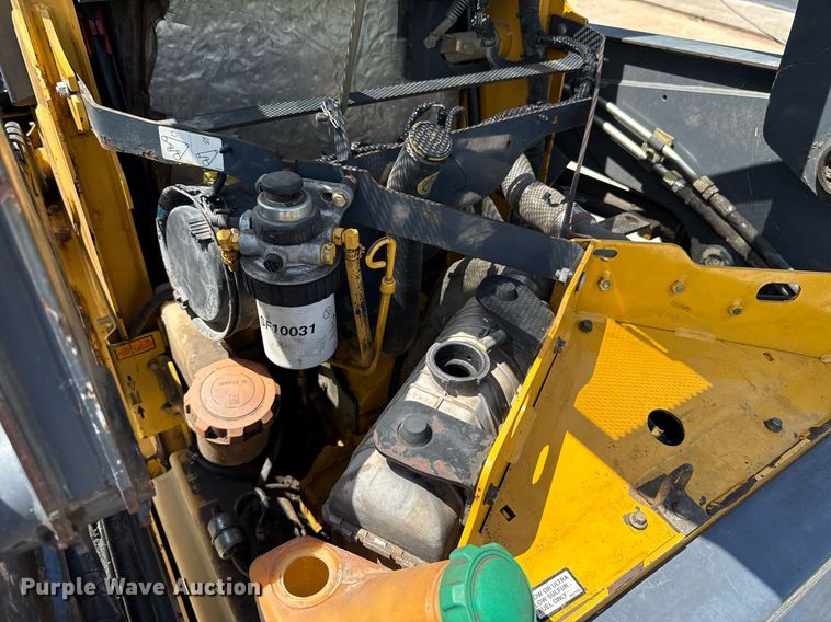 image for item EJ4725 2011 John Deere 320D skid steer loader