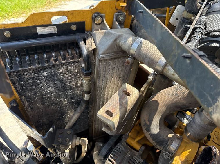 image for item EJ4725 2011 John Deere 320D skid steer loader