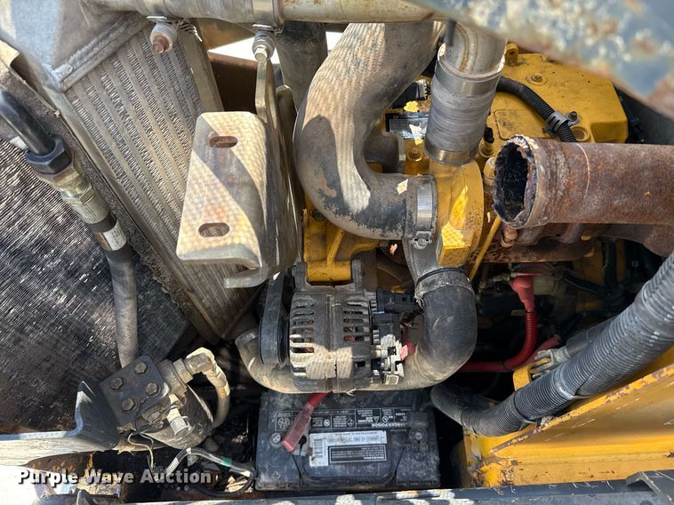 image for item EJ4725 2011 John Deere 320D skid steer loader