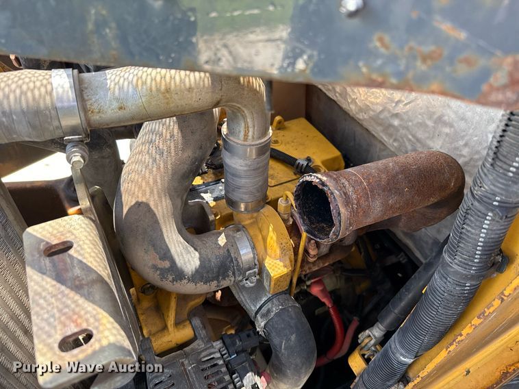 image for item EJ4725 2011 John Deere 320D skid steer loader