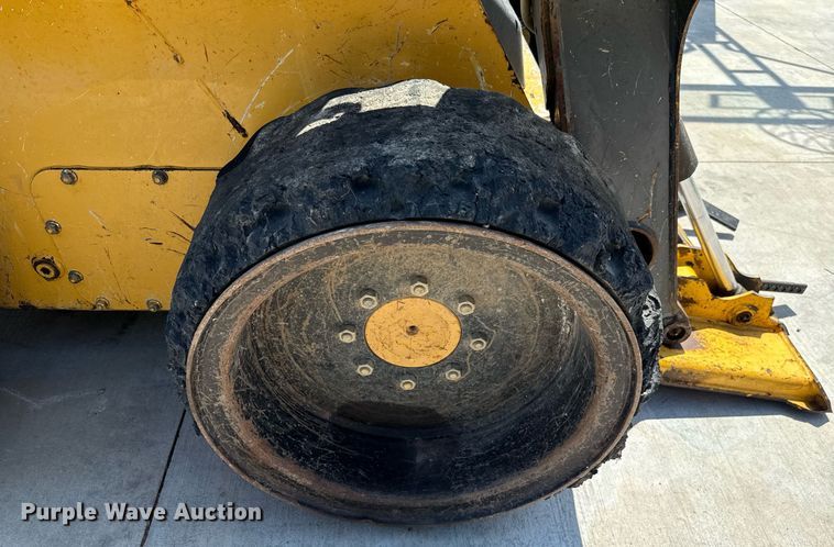 image for item EJ4725 2011 John Deere 320D skid steer loader