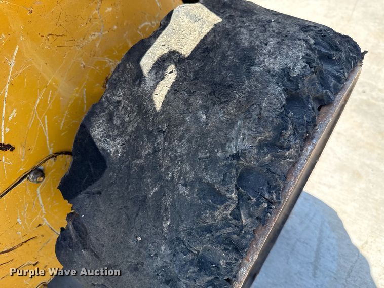 image for item EJ4725 2011 John Deere 320D skid steer loader