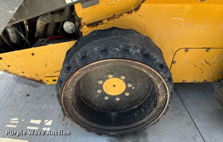 image for item EJ4725 2011 John Deere 320D skid steer loader