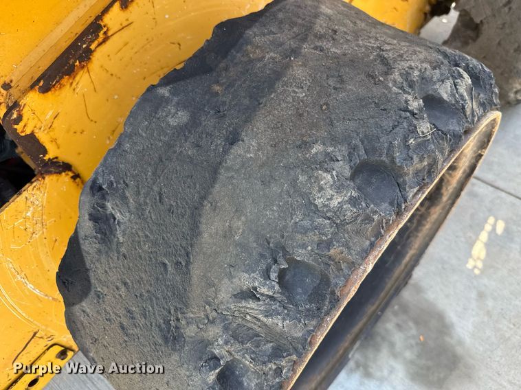 image for item EJ4725 2011 John Deere 320D skid steer loader