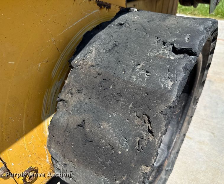 image for item EJ4725 2011 John Deere 320D skid steer loader