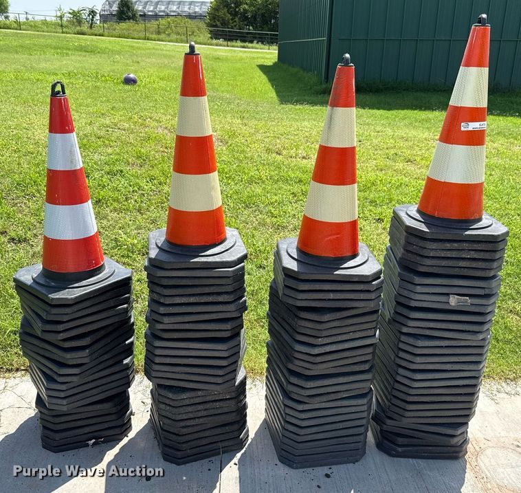 image for item EJ4726 (100) safety cones