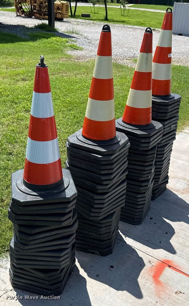 image for item EJ4726 (100) safety cones