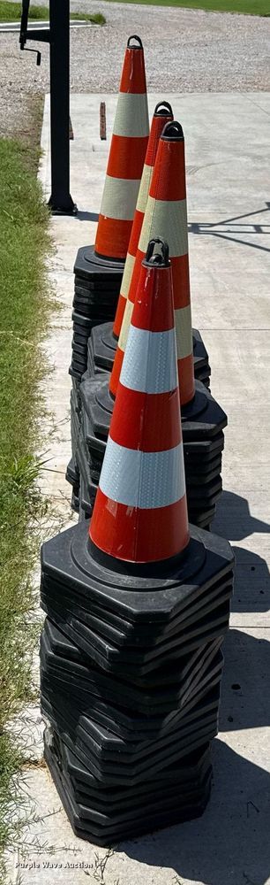 image for item EJ4726 (100) safety cones