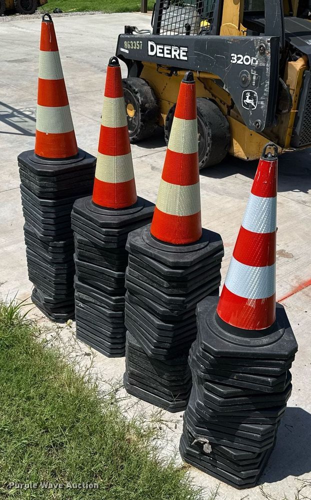 image for item EJ4726 (100) safety cones