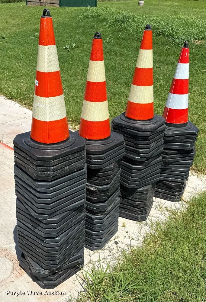 image for item EJ4726 (100) safety cones