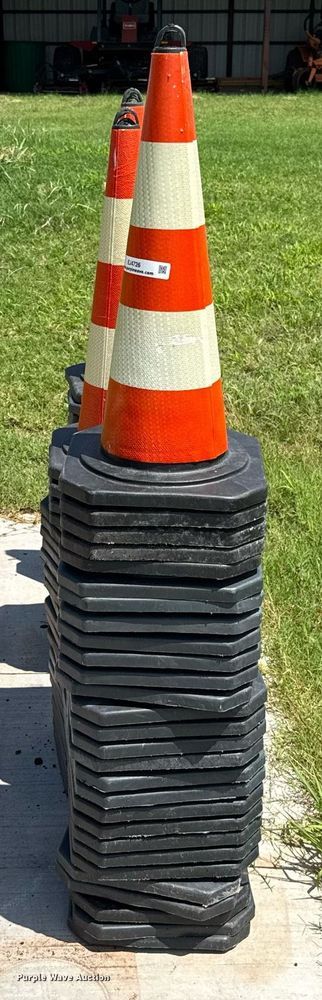 image for item EJ4726 (100) safety cones