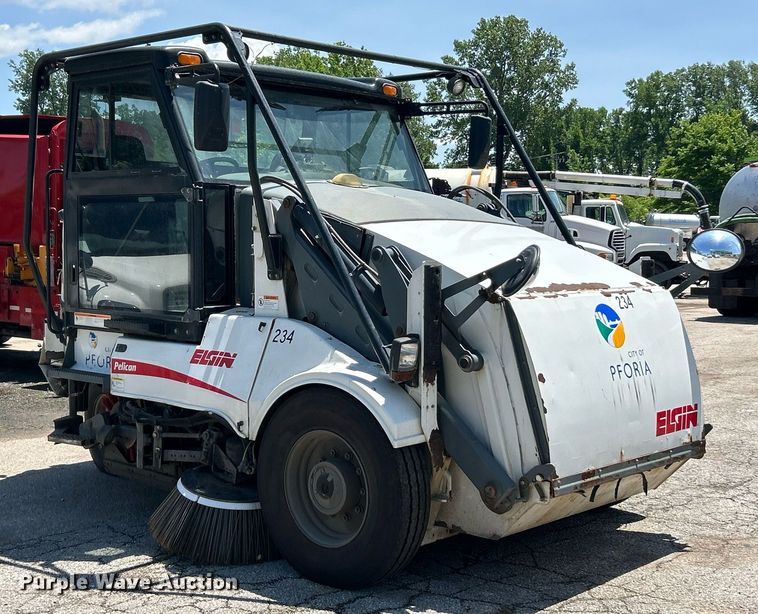 image for item EK8174 2009 Elgin Pelican NP street sweeper