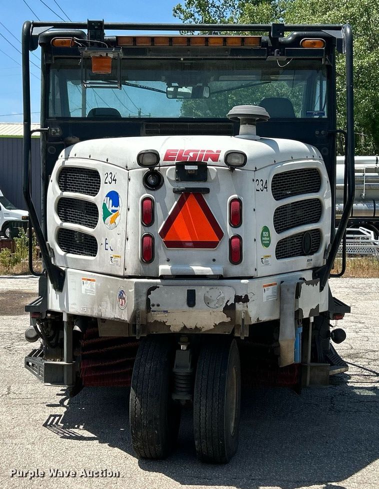 image for item EK8174 2009 Elgin Pelican NP street sweeper