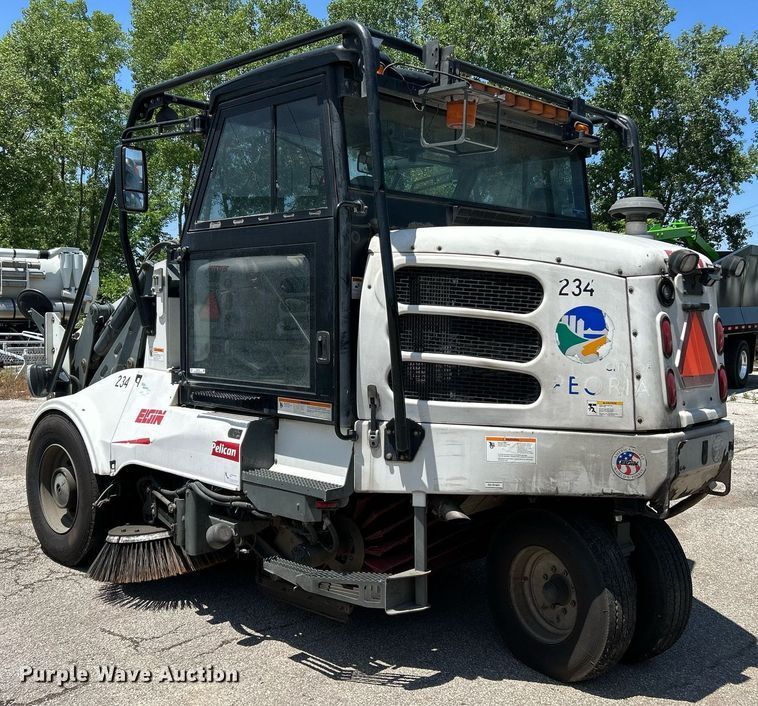 image for item EK8174 2009 Elgin Pelican NP street sweeper