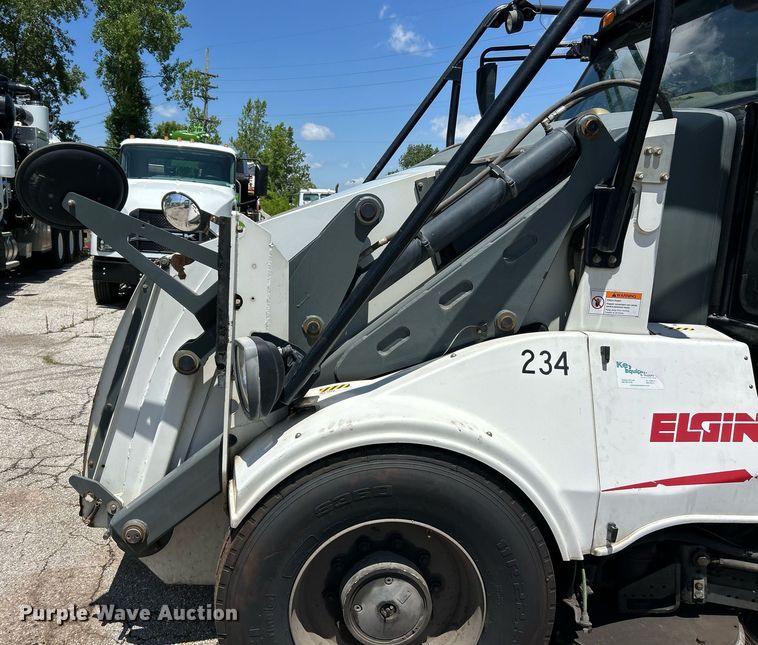 image for item EK8174 2009 Elgin Pelican NP street sweeper