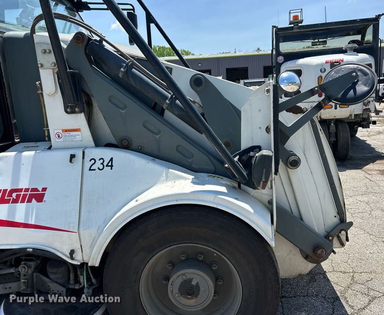 image for item EK8174 2009 Elgin Pelican NP street sweeper