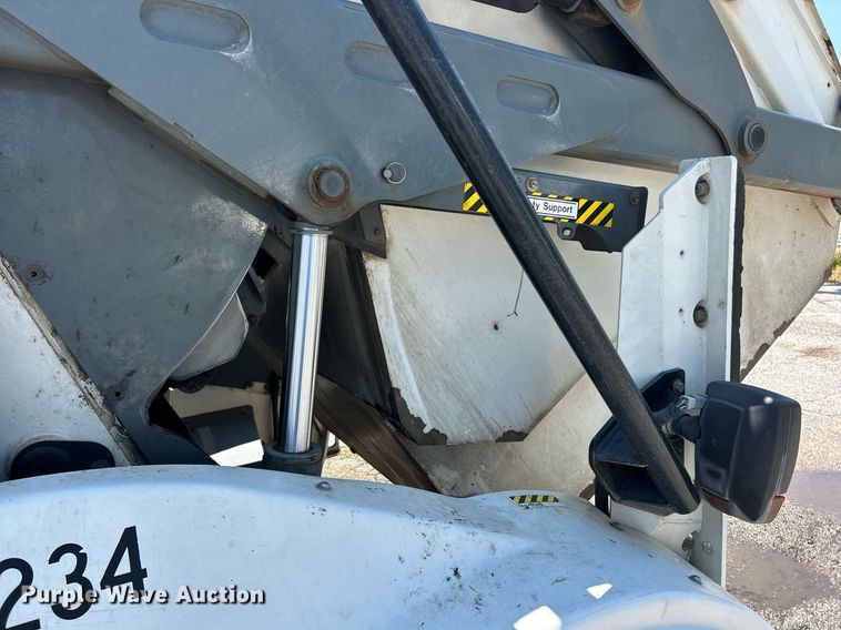 image for item EK8174 2009 Elgin Pelican NP street sweeper