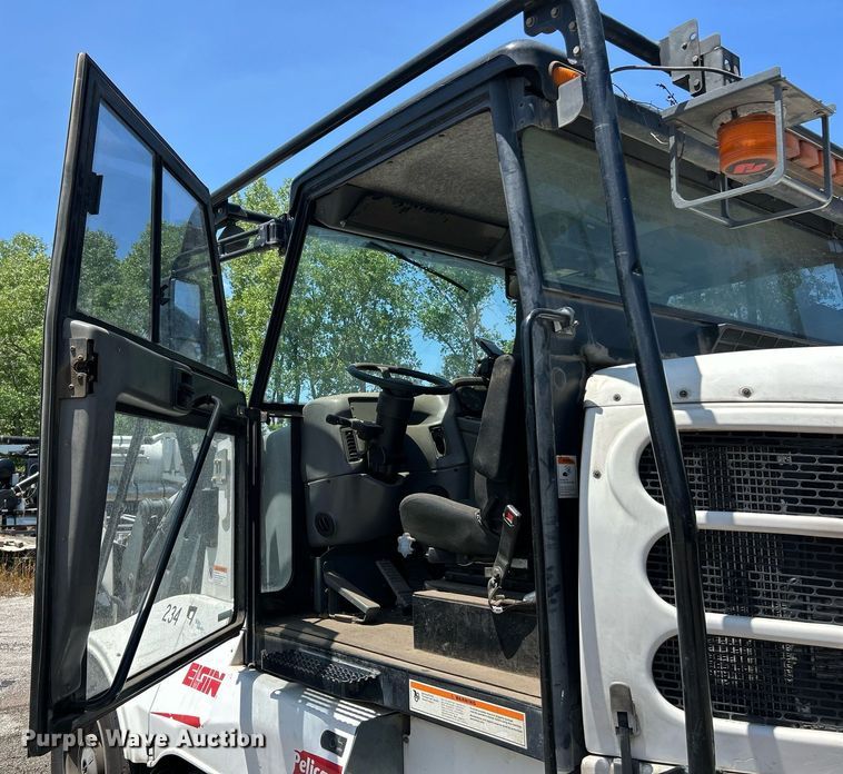 image for item EK8174 2009 Elgin Pelican NP street sweeper