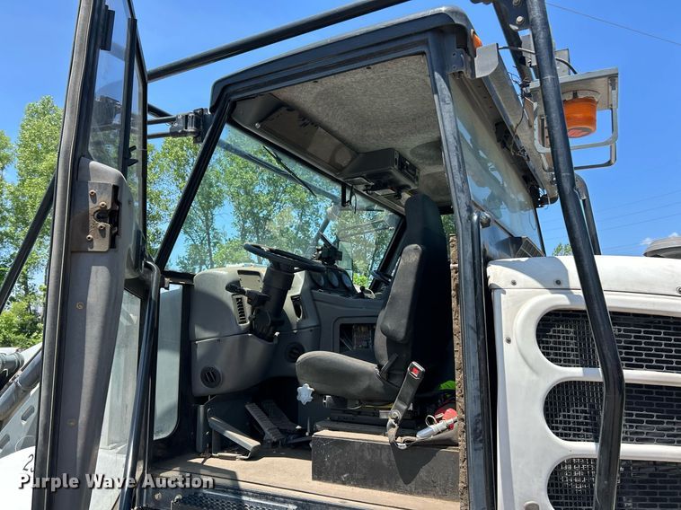 image for item EK8174 2009 Elgin Pelican NP street sweeper