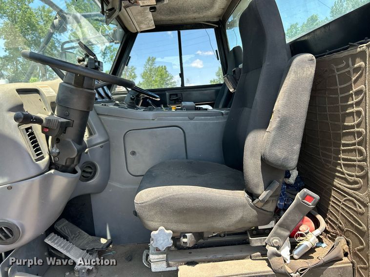 image for item EK8174 2009 Elgin Pelican NP street sweeper