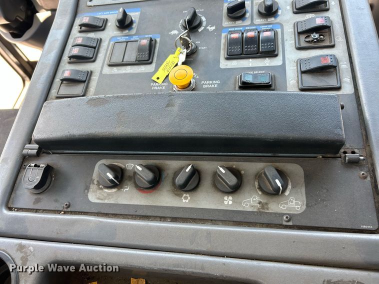 image for item EK8174 2009 Elgin Pelican NP street sweeper