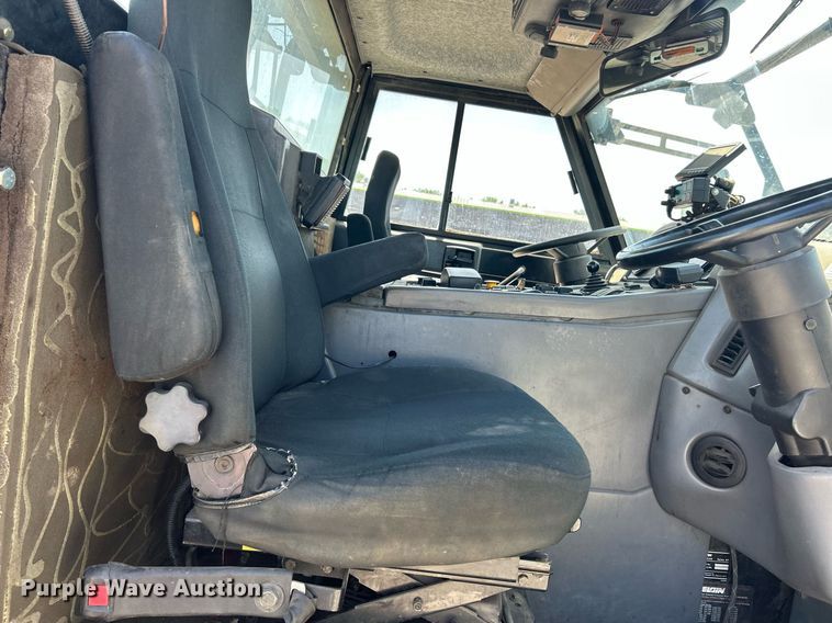 image for item EK8174 2009 Elgin Pelican NP street sweeper