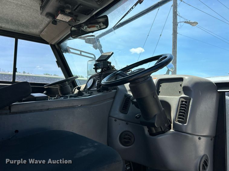 image for item EK8174 2009 Elgin Pelican NP street sweeper