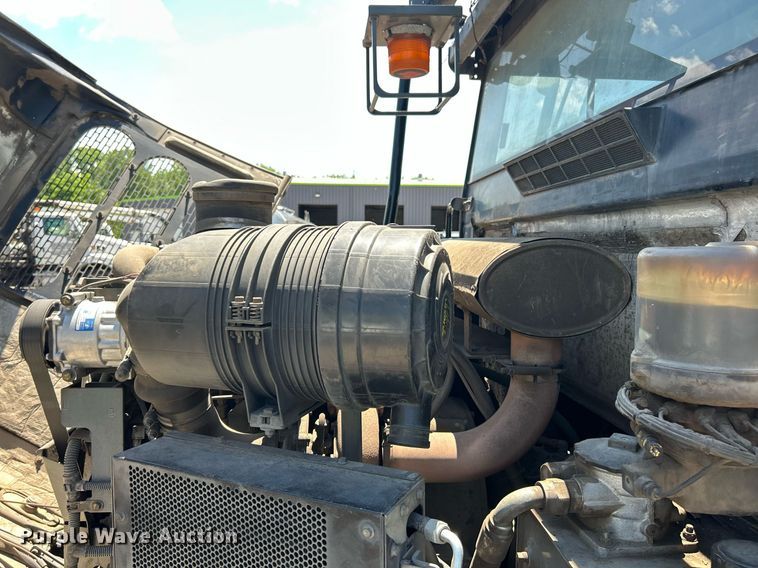 image for item EK8174 2009 Elgin Pelican NP street sweeper