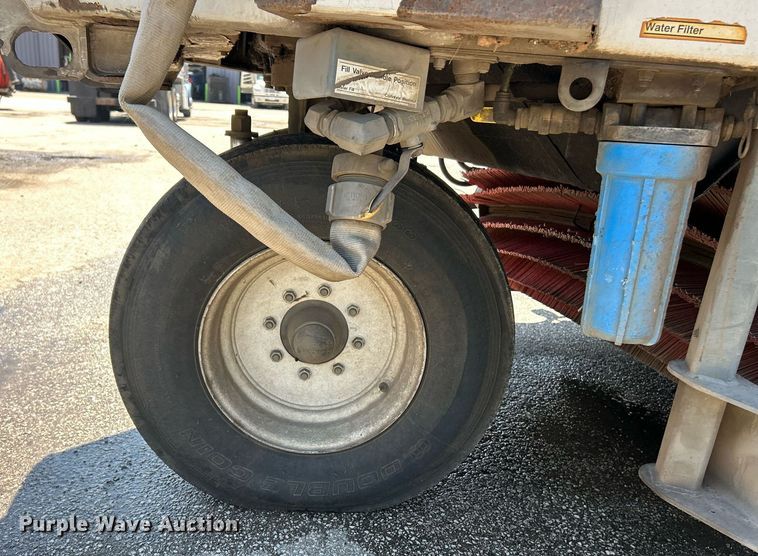 image for item EK8174 2009 Elgin Pelican NP street sweeper