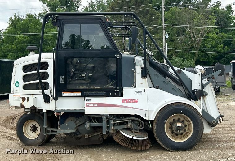 image for item EK8189 2009 Elgin Pelican NP sweeper