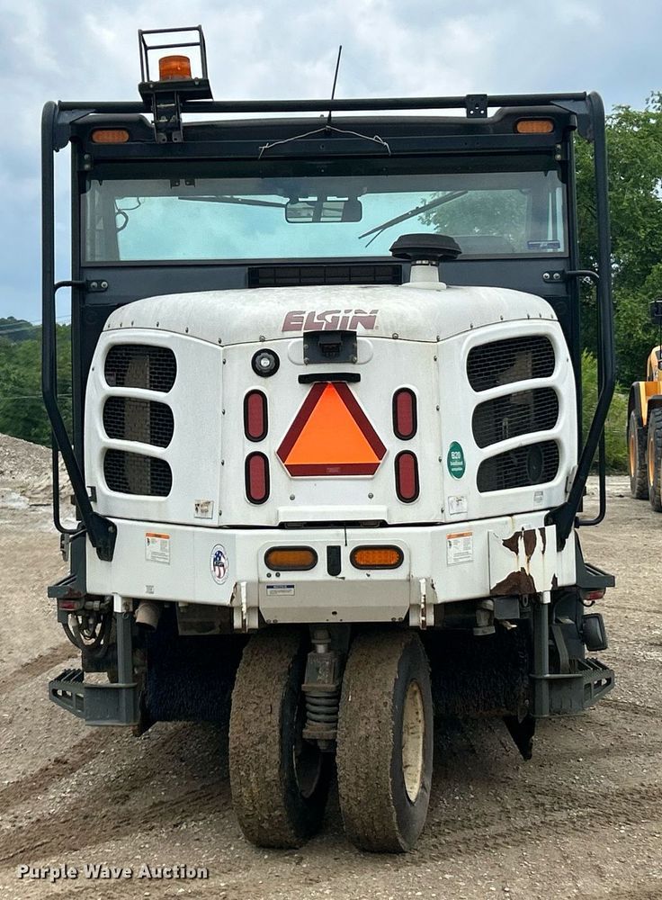 image for item EK8189 2009 Elgin Pelican NP sweeper