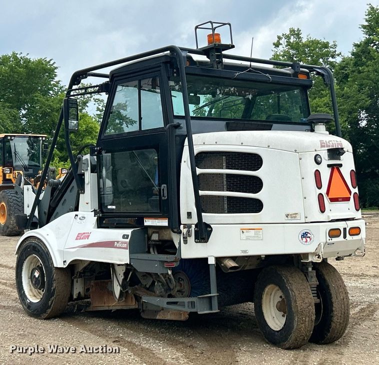 image for item EK8189 2009 Elgin Pelican NP sweeper
