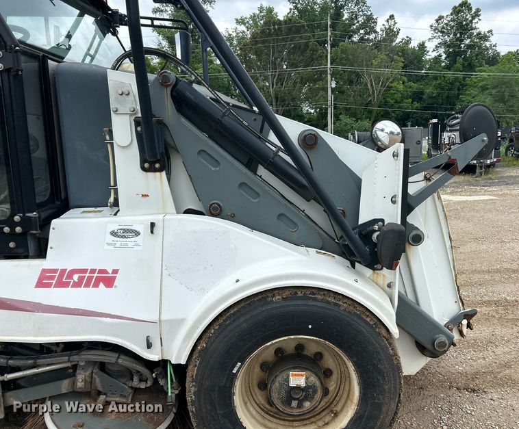 image for item EK8189 2009 Elgin Pelican NP sweeper