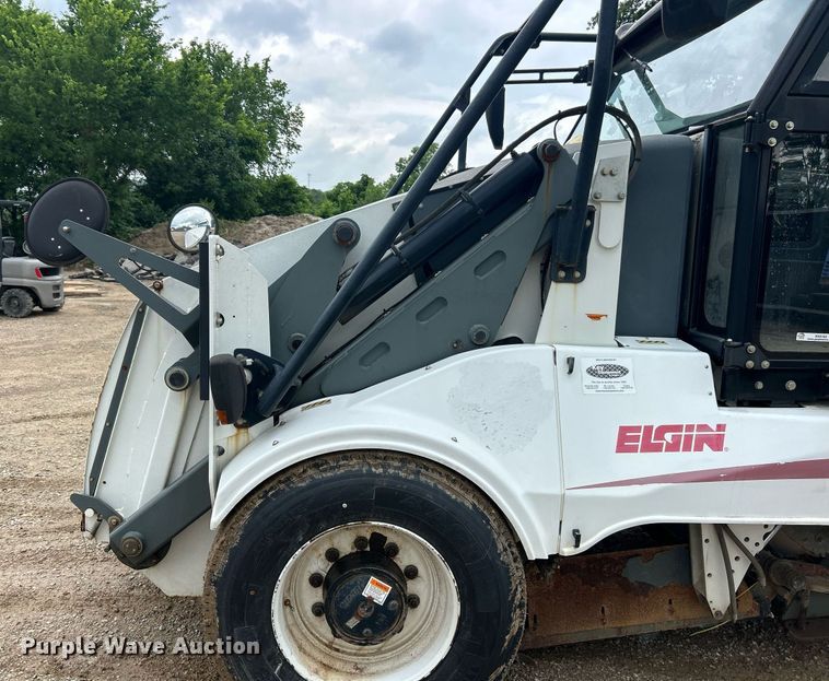 image for item EK8189 2009 Elgin Pelican NP sweeper