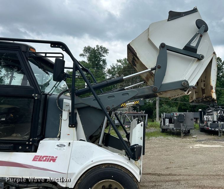 image for item EK8189 2009 Elgin Pelican NP sweeper