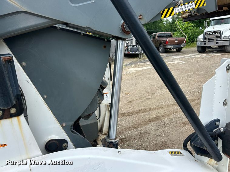 image for item EK8189 2009 Elgin Pelican NP sweeper