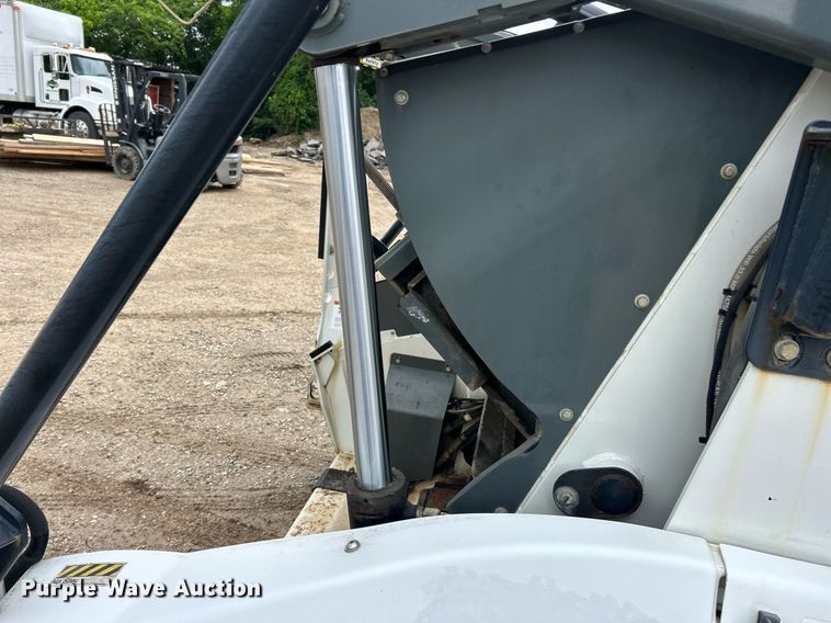 image for item EK8189 2009 Elgin Pelican NP sweeper