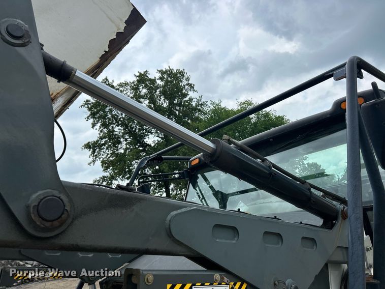 image for item EK8189 2009 Elgin Pelican NP sweeper