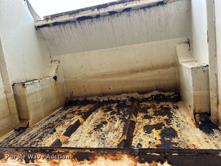 image for item EK8189 2009 Elgin Pelican NP sweeper