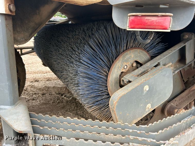 image for item EK8189 2009 Elgin Pelican NP sweeper