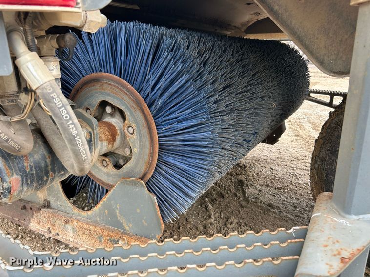 image for item EK8189 2009 Elgin Pelican NP sweeper