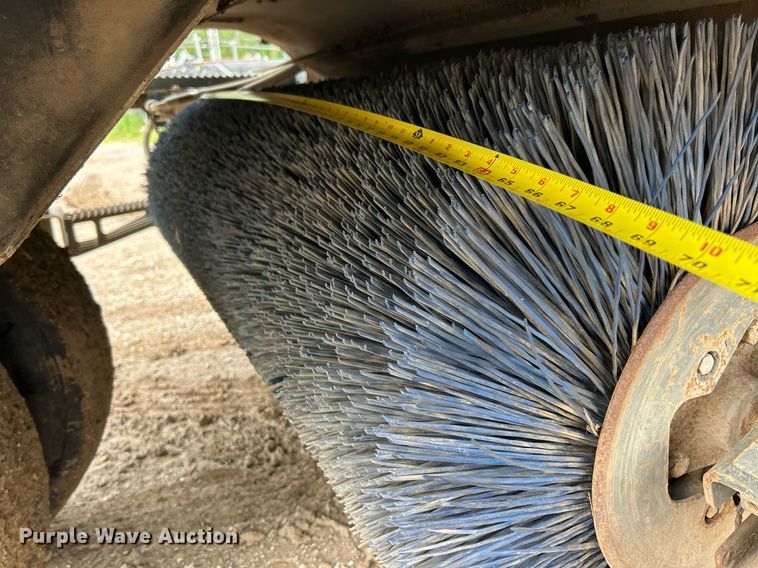 image for item EK8189 2009 Elgin Pelican NP sweeper